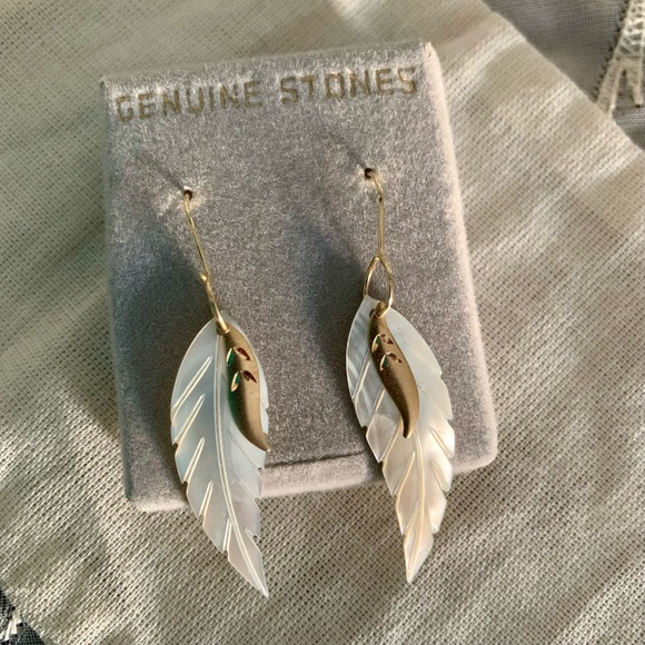 ✨ SOLD - Stunning Mother of Pearl 14k Drop Earrings (NWT) - Picture 8 of 9